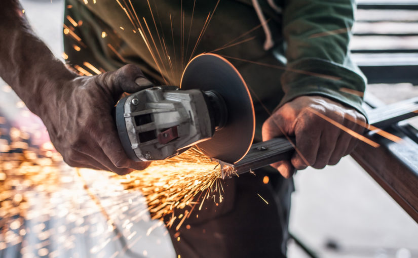 Technologie wykorzystywane w produkcji śrub i wkrętów – jakie podejścia są najskuteczniejsze?