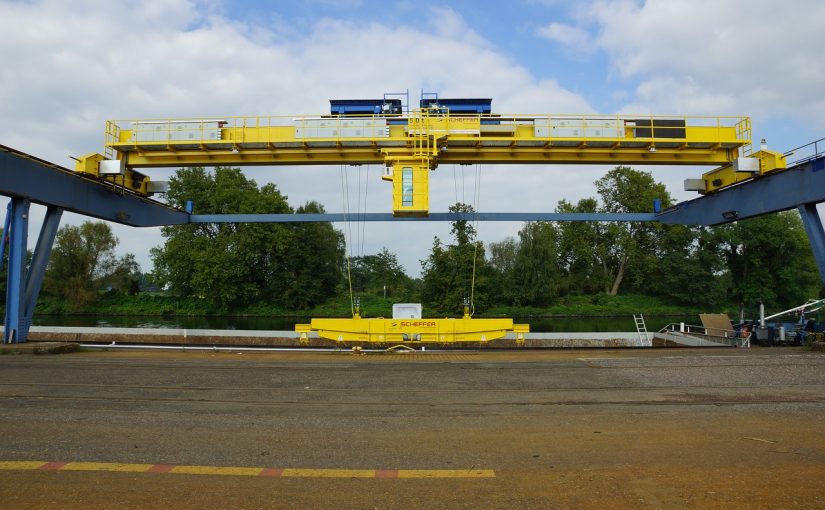 Firmy parają się produkcją maszyn dysponują w propozycji standardowe warianty